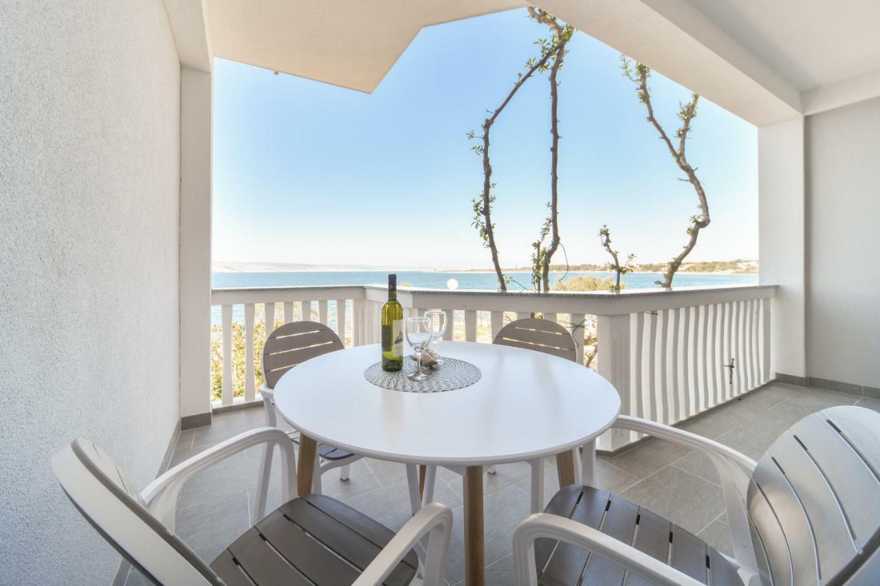 סלינה Apartments Martom מראה חיצוני תמונה