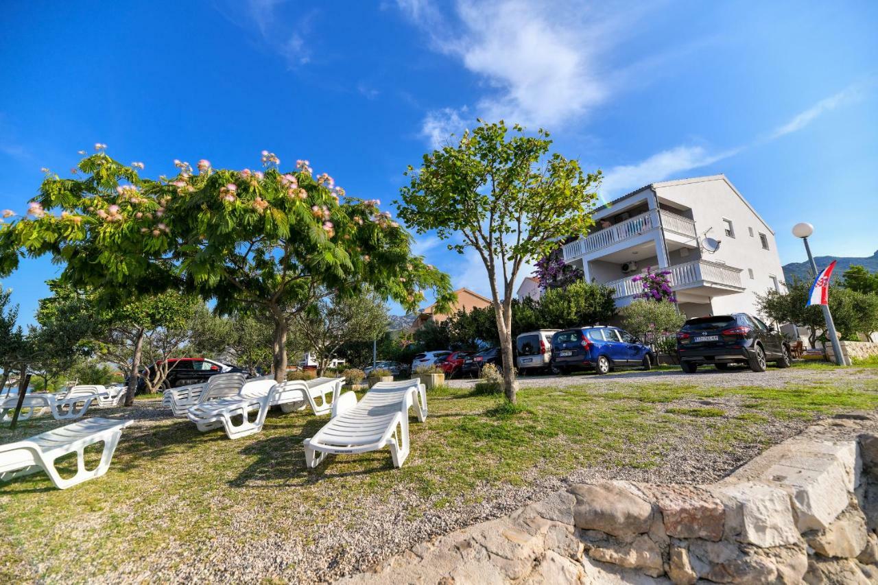 סלינה Apartments Martom מראה חיצוני תמונה