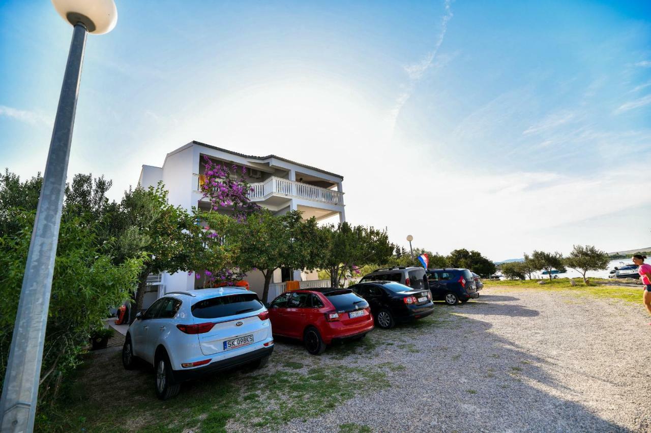 סלינה Apartments Martom מראה חיצוני תמונה